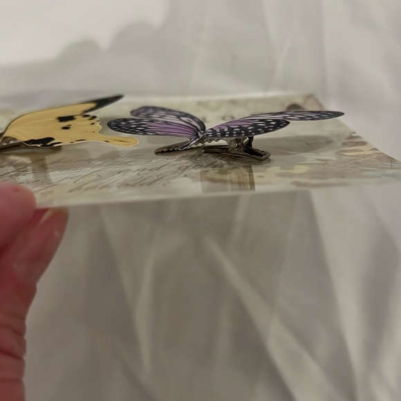 GORGEOUS! Set of Two Super Realistic Silk Butterfly handmade Hair Clips!! - Picture 4 of 6